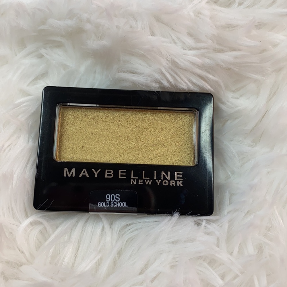 Makeup - Picture 2 of 2